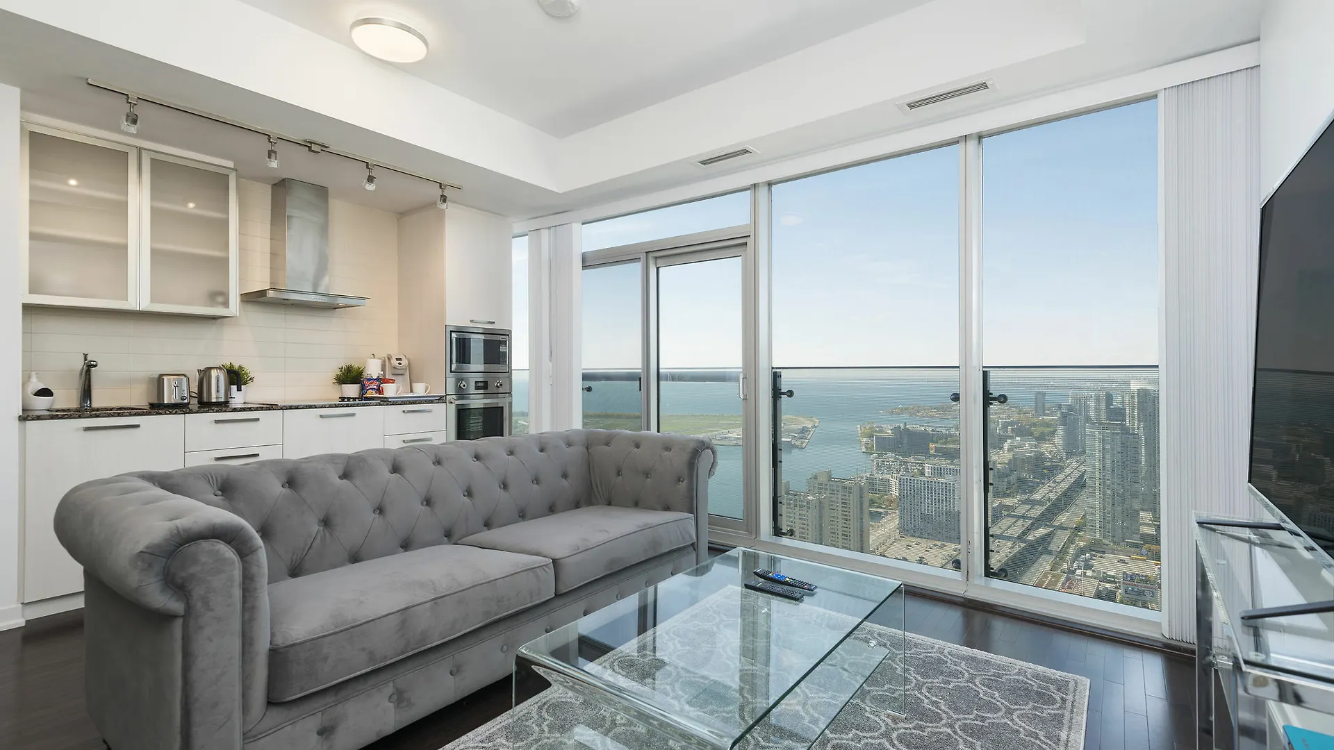 Diamond Vacation Homes - York Street Toronto Hotel