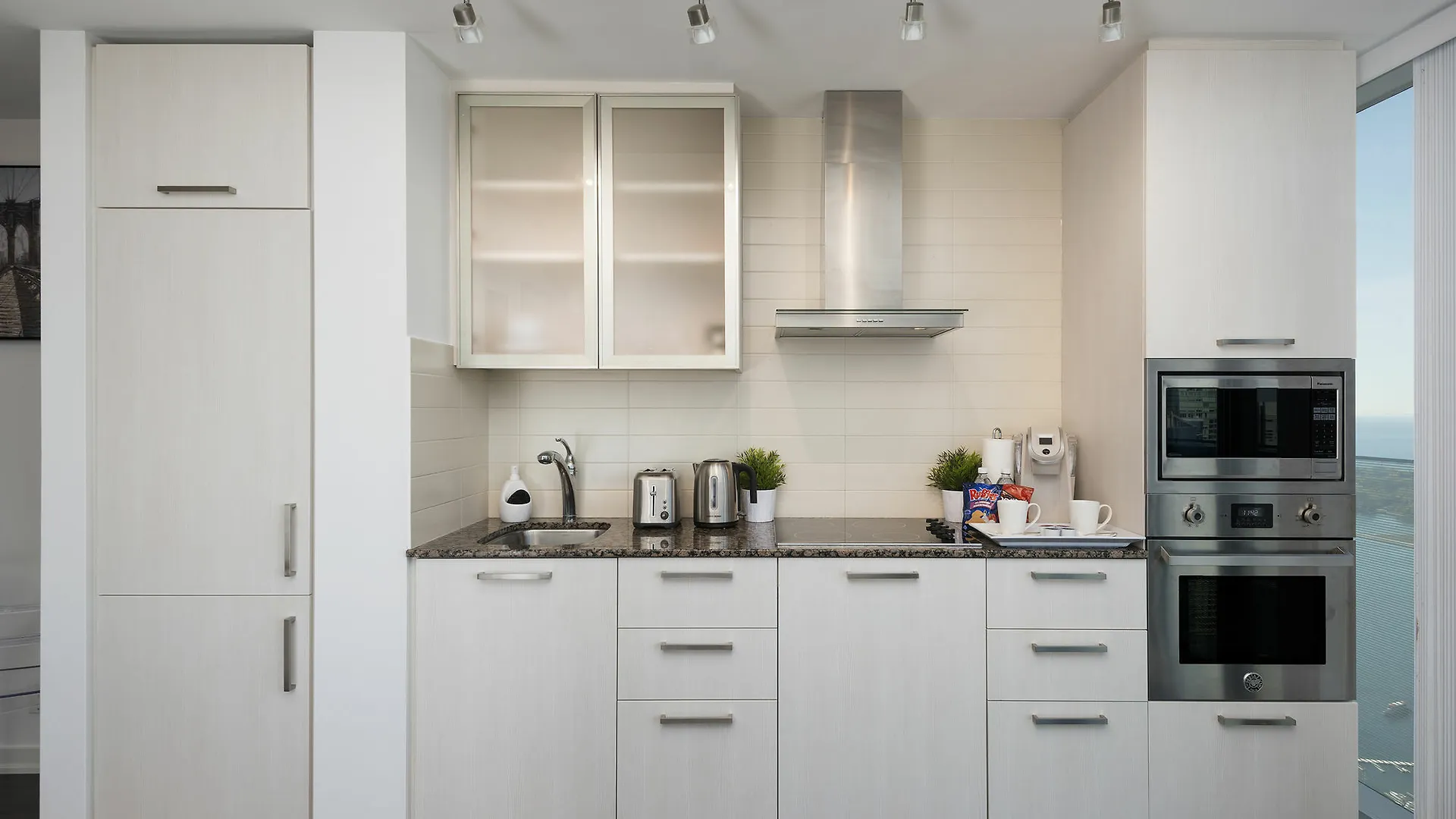 Diamond Vacation Homes - York Street Toronto Hotel