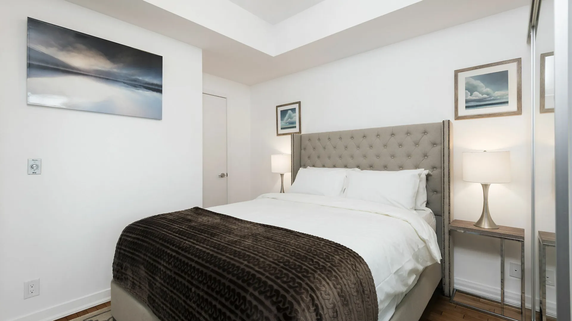 **** Hotel Diamond Vacation Homes - York Street Toronto Canada