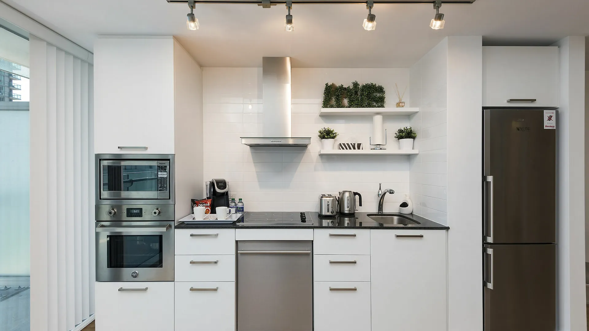 Diamond Vacation Homes - York Street Toronto