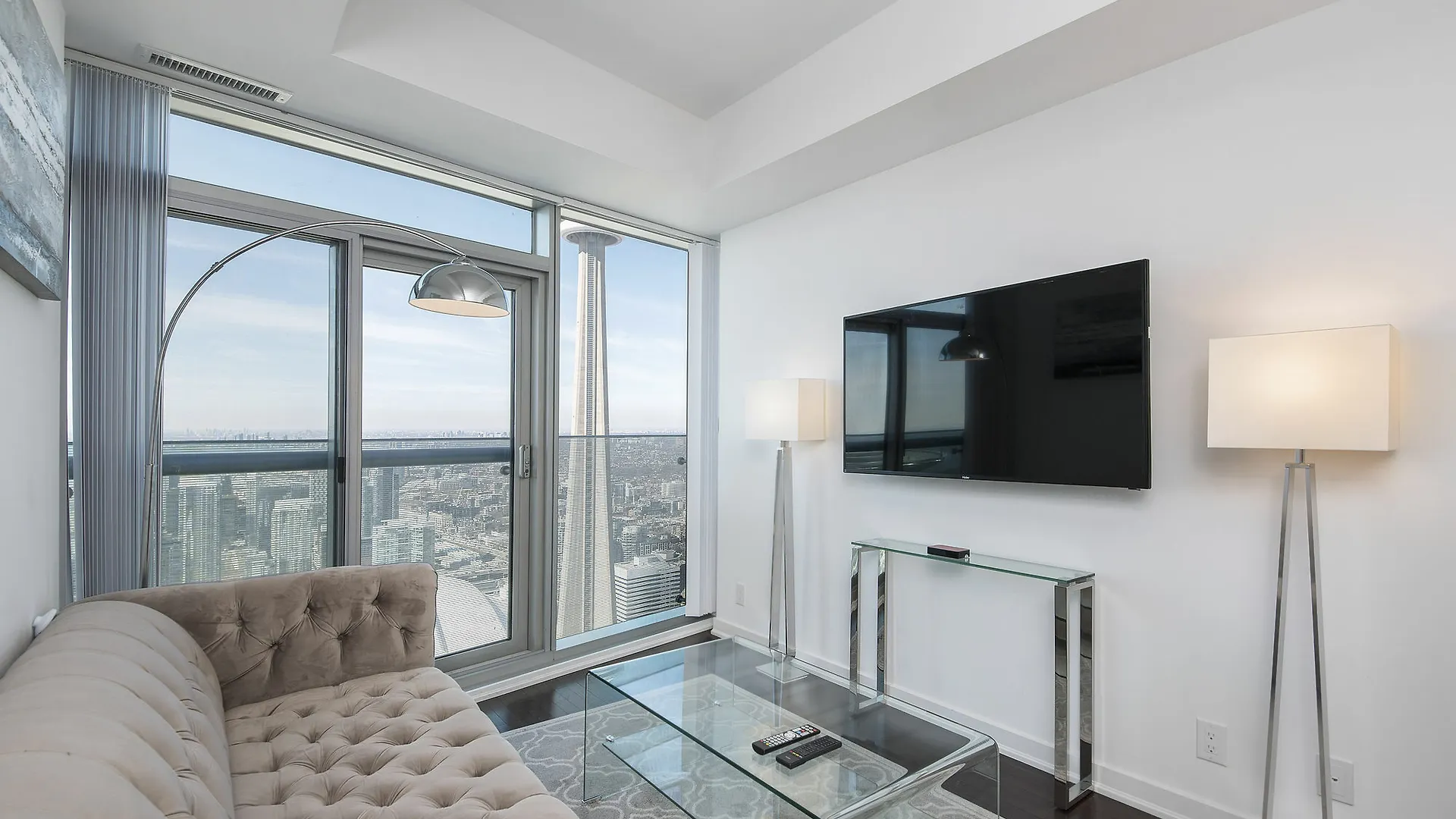Diamond Vacation Homes - York Street Toronto Hotel