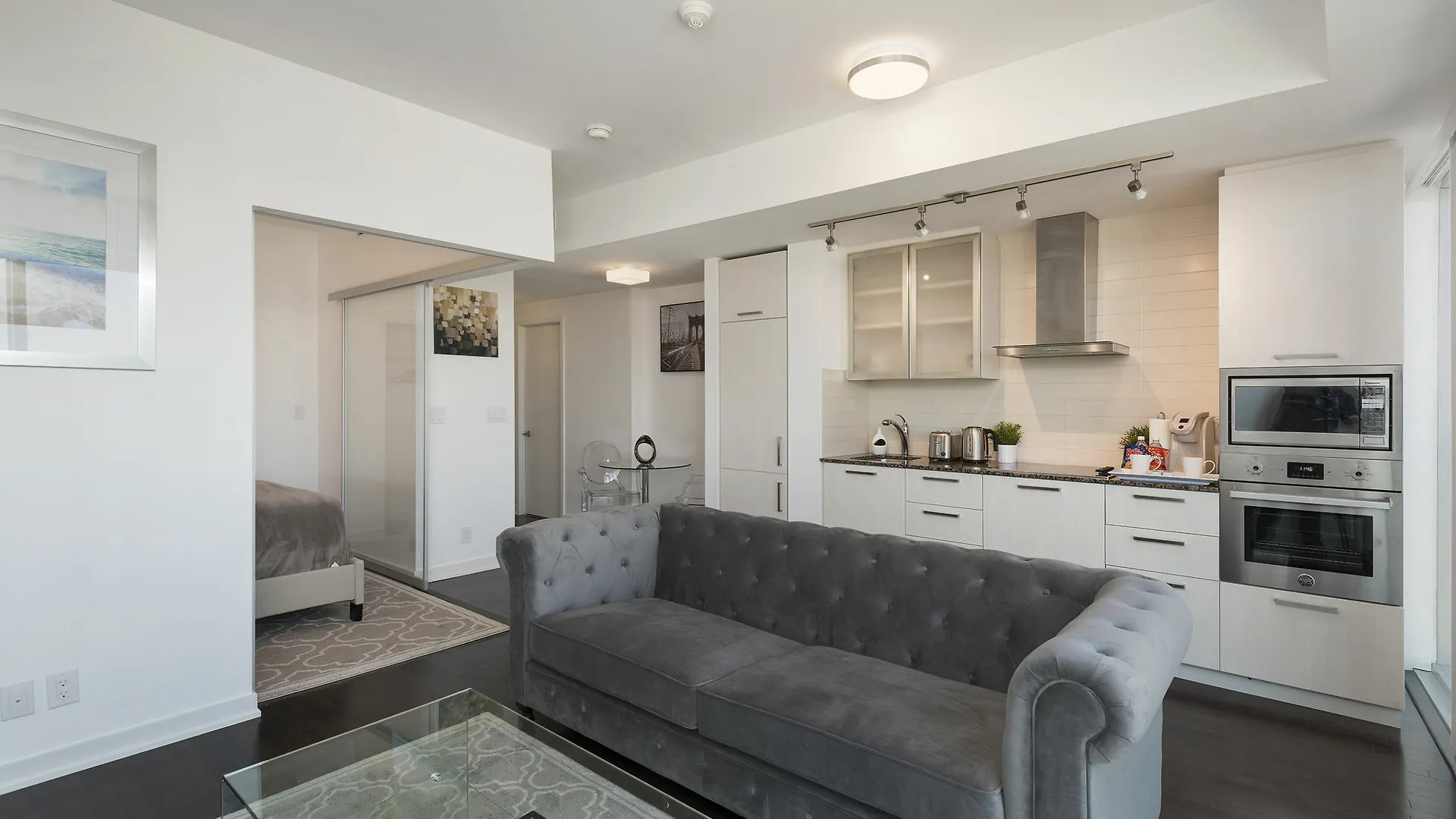 Diamond Vacation Homes - York Street Toronto Hotel