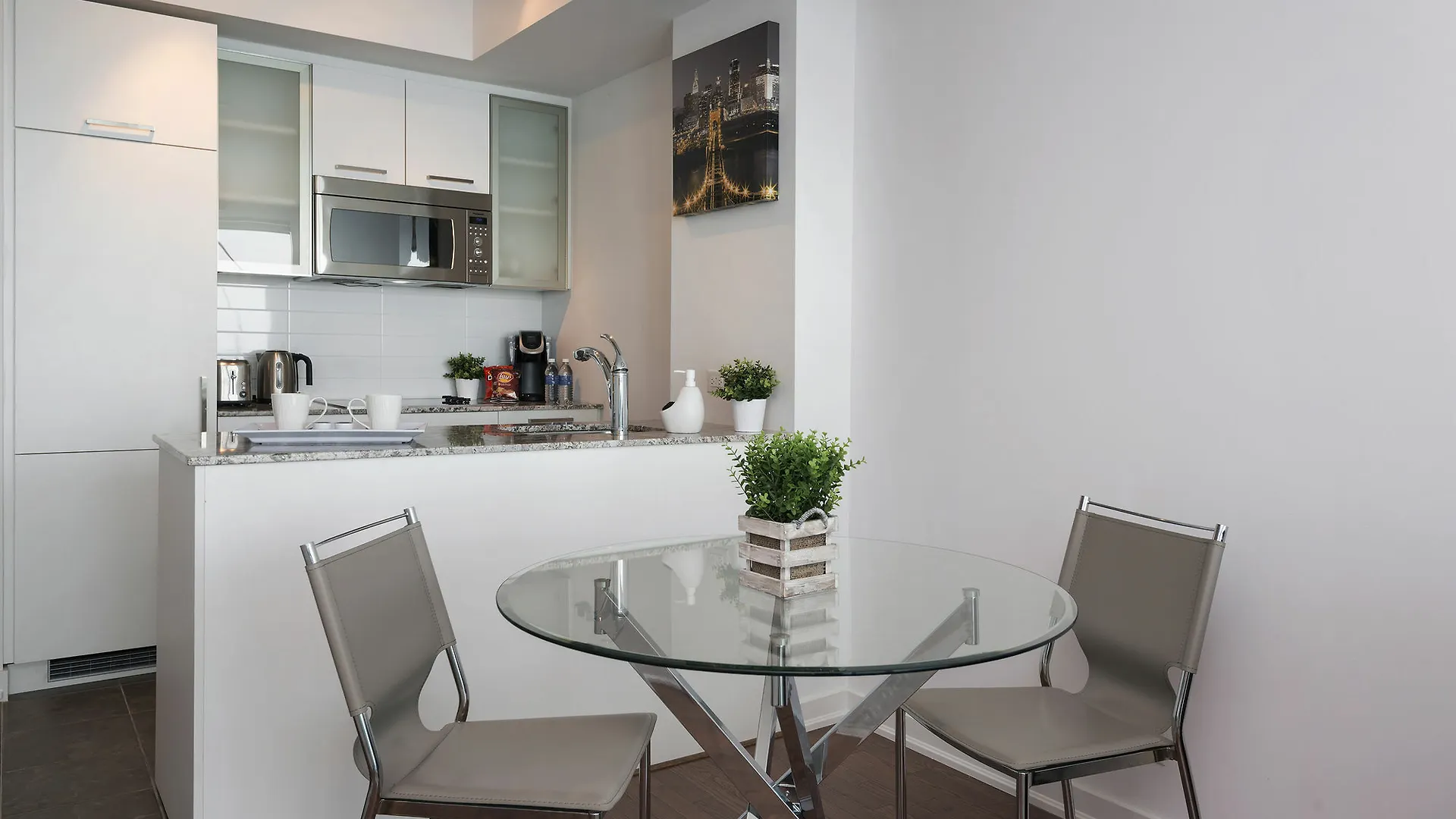 Diamond Vacation Homes - York Street Toronto