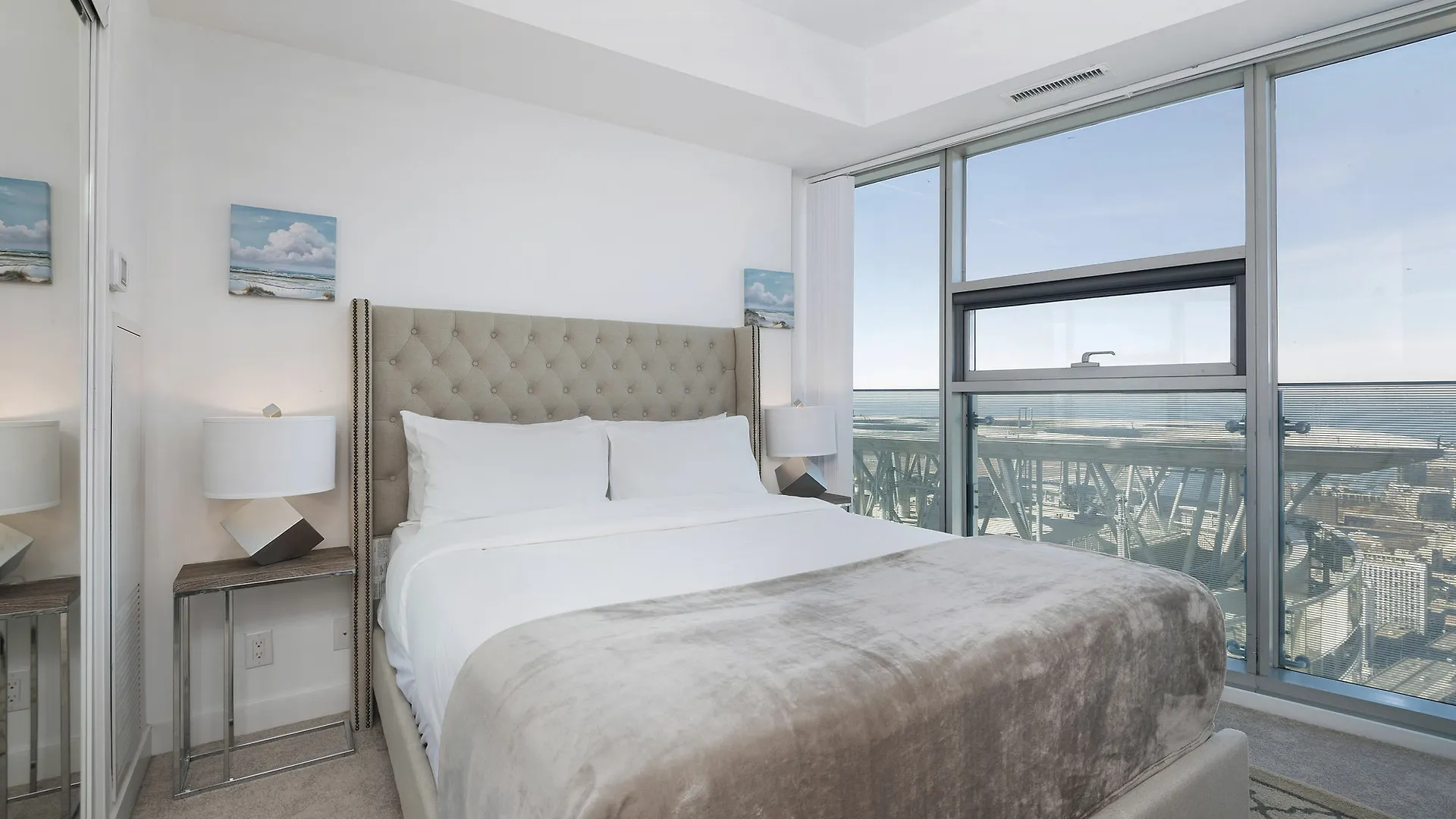 **** Hotel Diamond Vacation Homes - York Street Toronto Canada